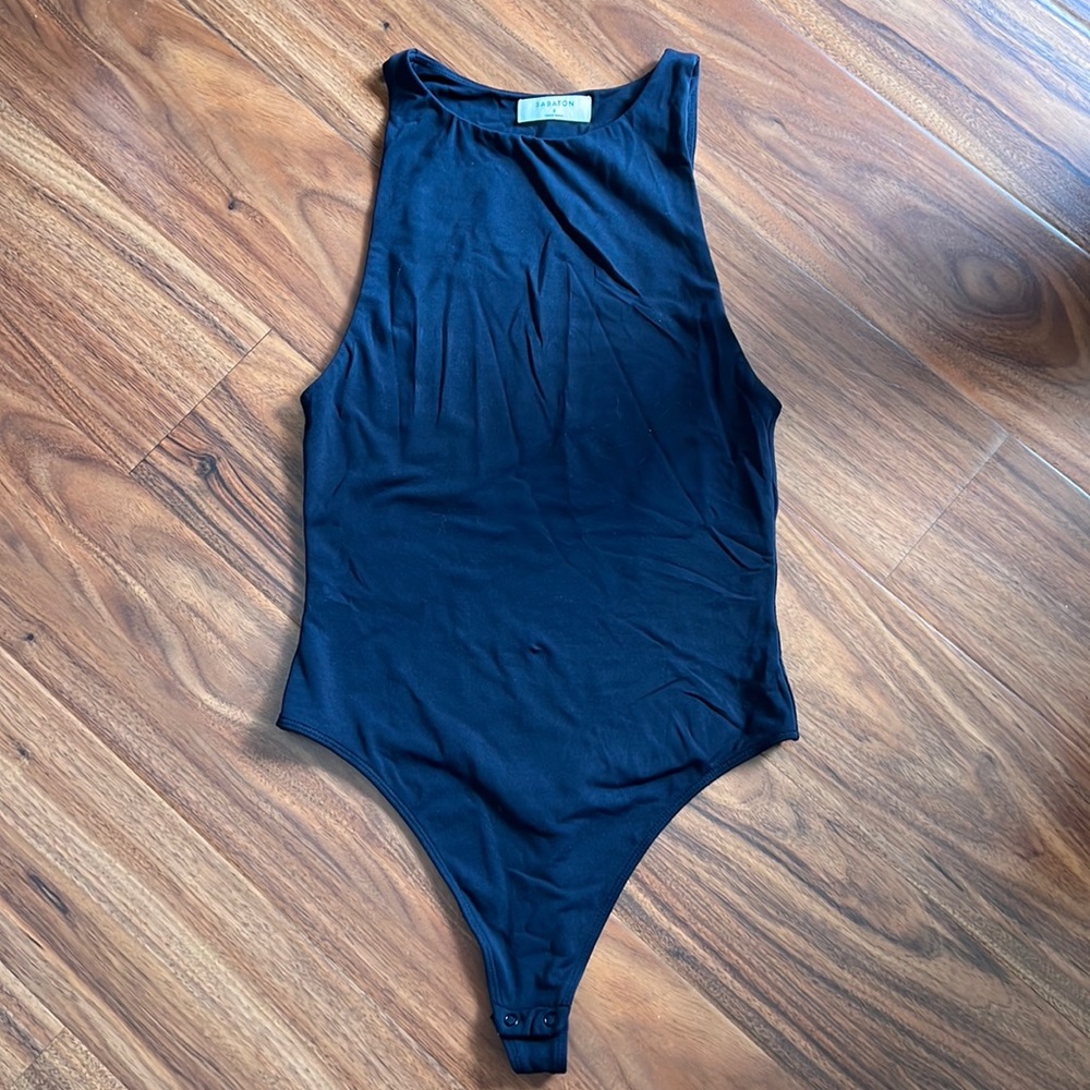 Aritzia- Babaton Contour Muscle Tank in Black